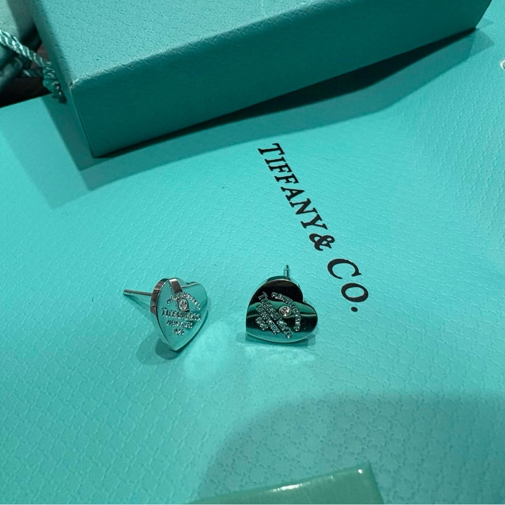 Tiffany & Co. Silver Heart Stud Earrings - Blue